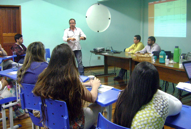 Portal de Notcias PJF | Reunio sobre criao do Ncleo de Proteo e Defesa Civil Universitrio  realizada na sede do rgo | DEFESA CIVIL - 10/6/2013